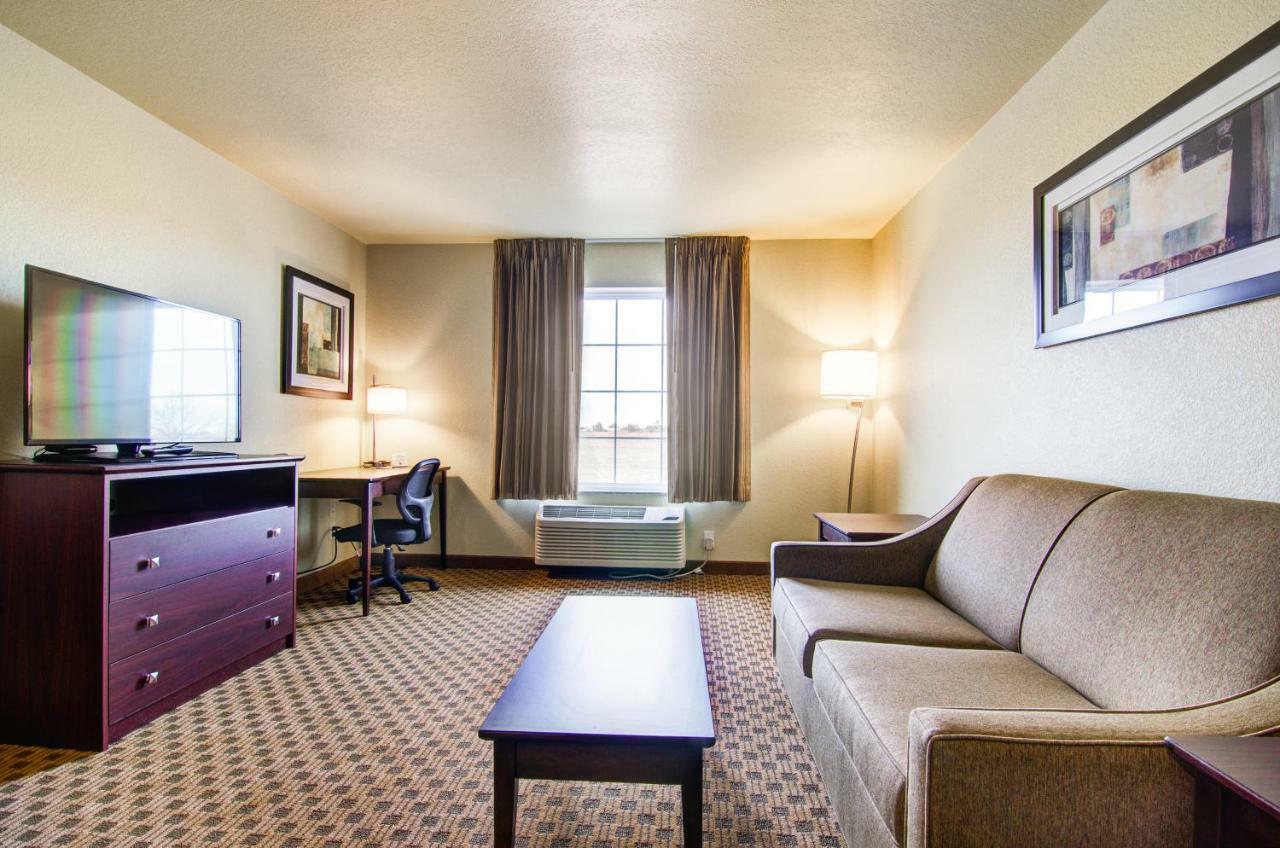 Castle Rock Inn & Suites - Quinter エクステリア 写真