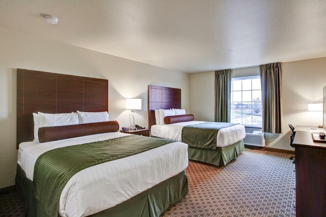 Castle Rock Inn & Suites - Quinter エクステリア 写真