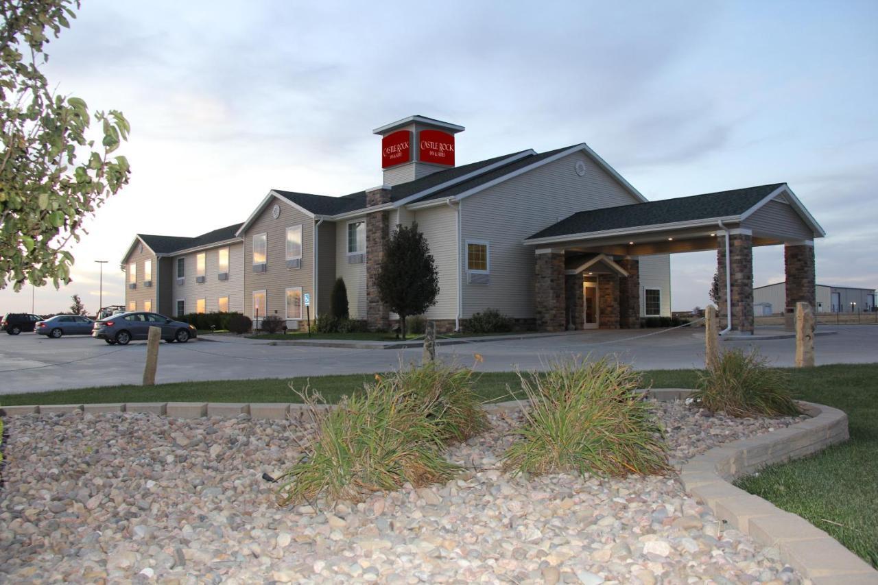 Castle Rock Inn & Suites - Quinter エクステリア 写真
